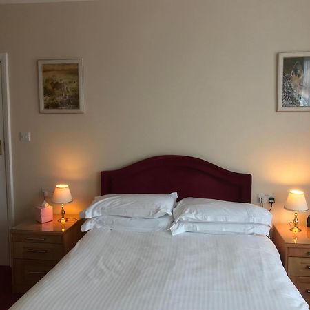 Merton House Worthing Room photo