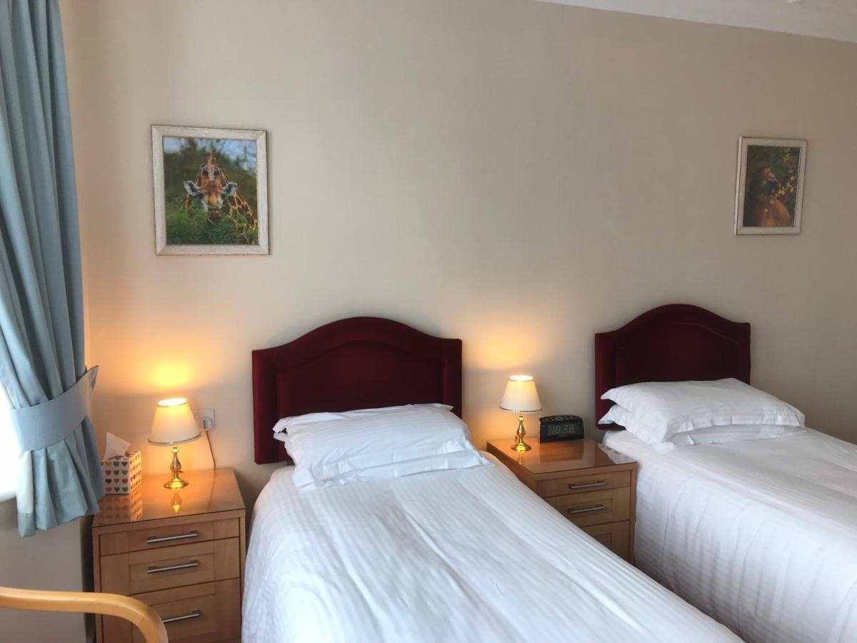 Merton House Worthing Room photo