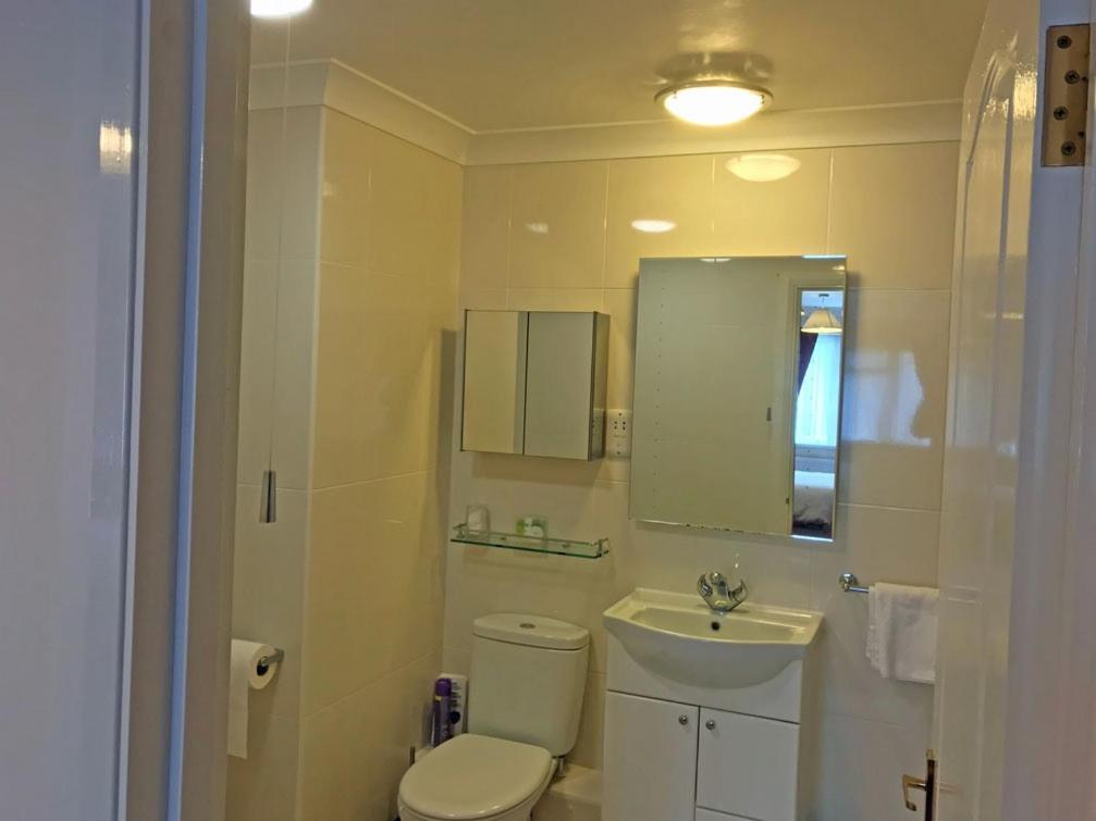 Merton House Worthing Room photo