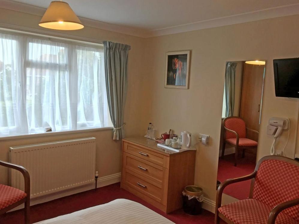 Merton House Worthing Room photo