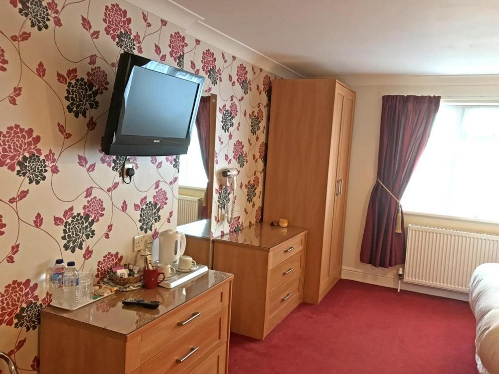Merton House Worthing Room photo