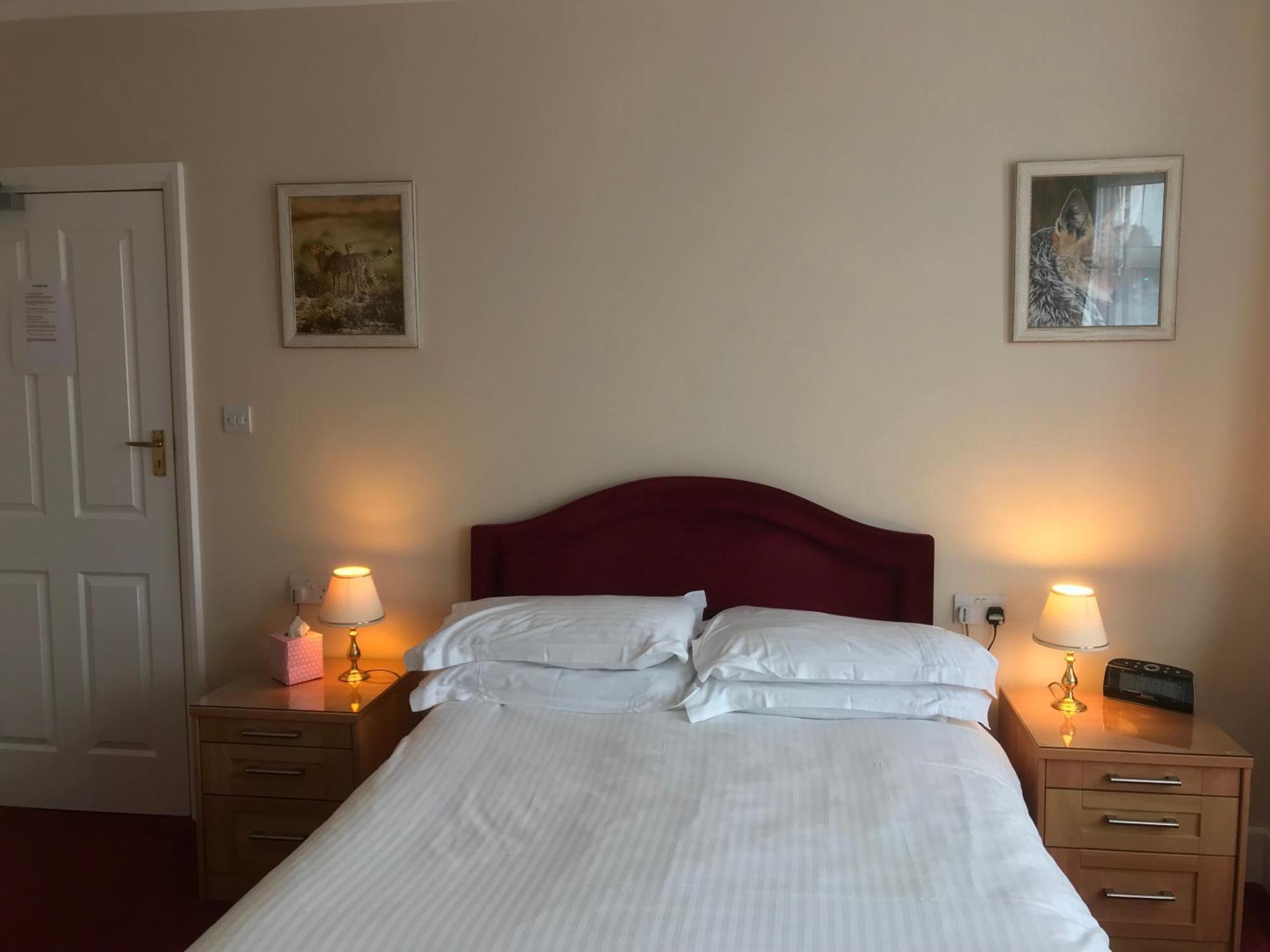 Merton House Worthing Room photo