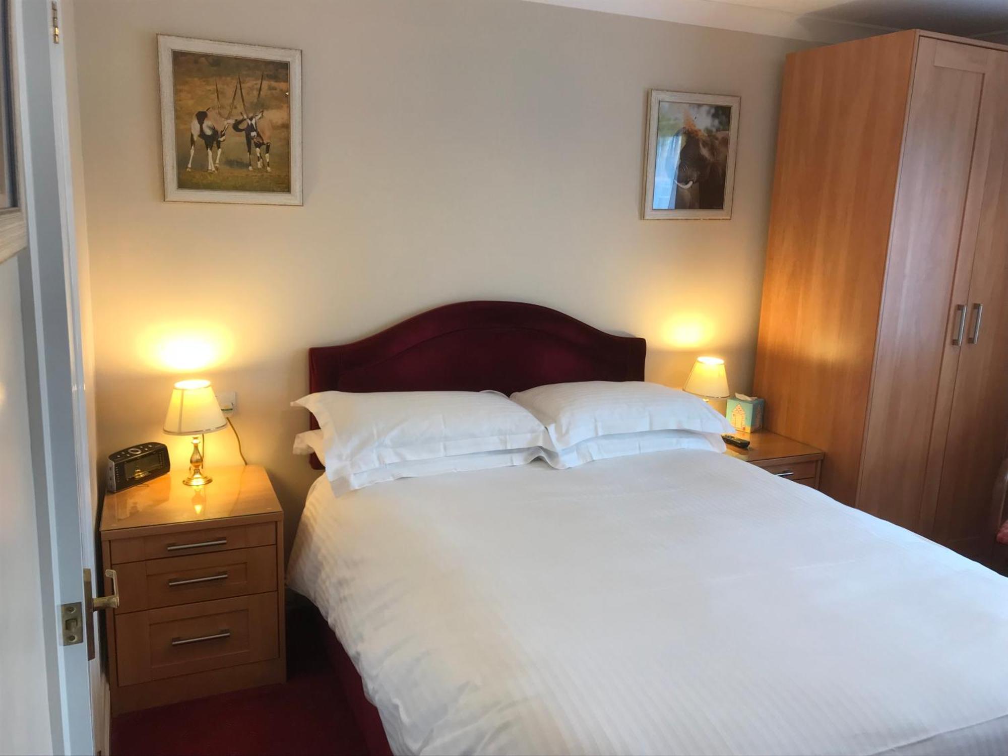 Merton House Worthing Room photo