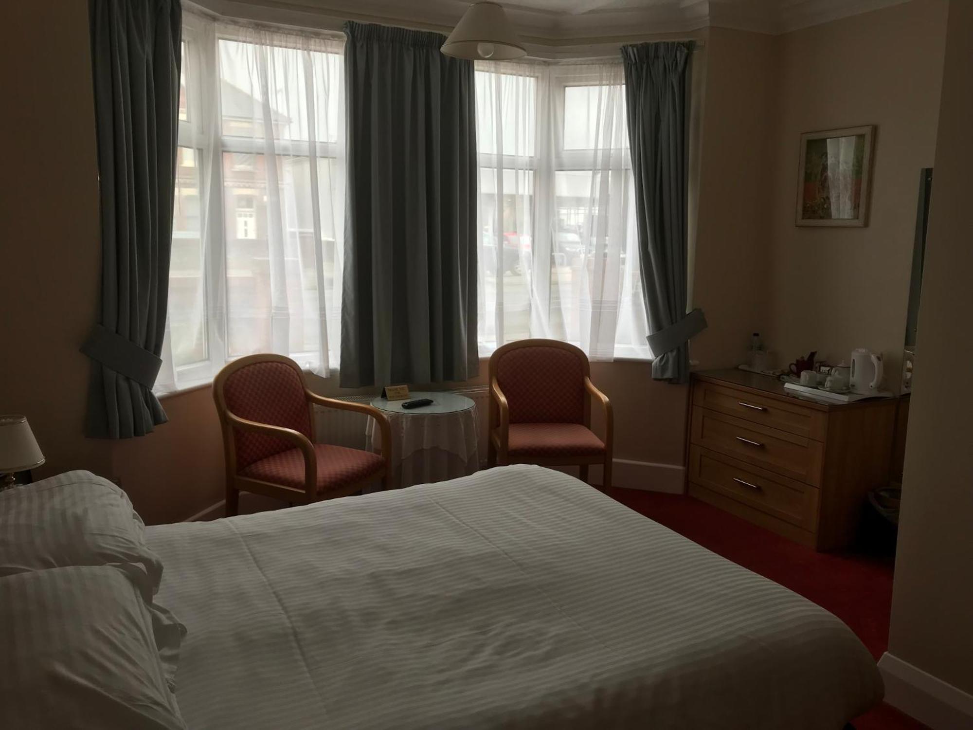Merton House Worthing Room photo