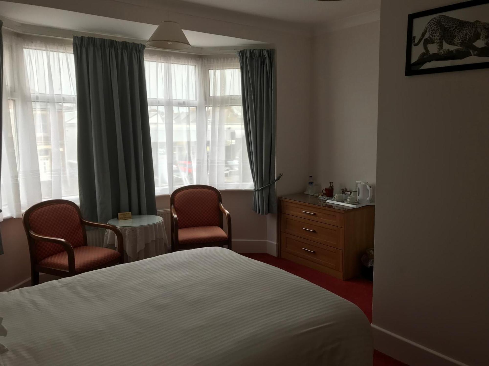 Merton House Worthing Room photo
