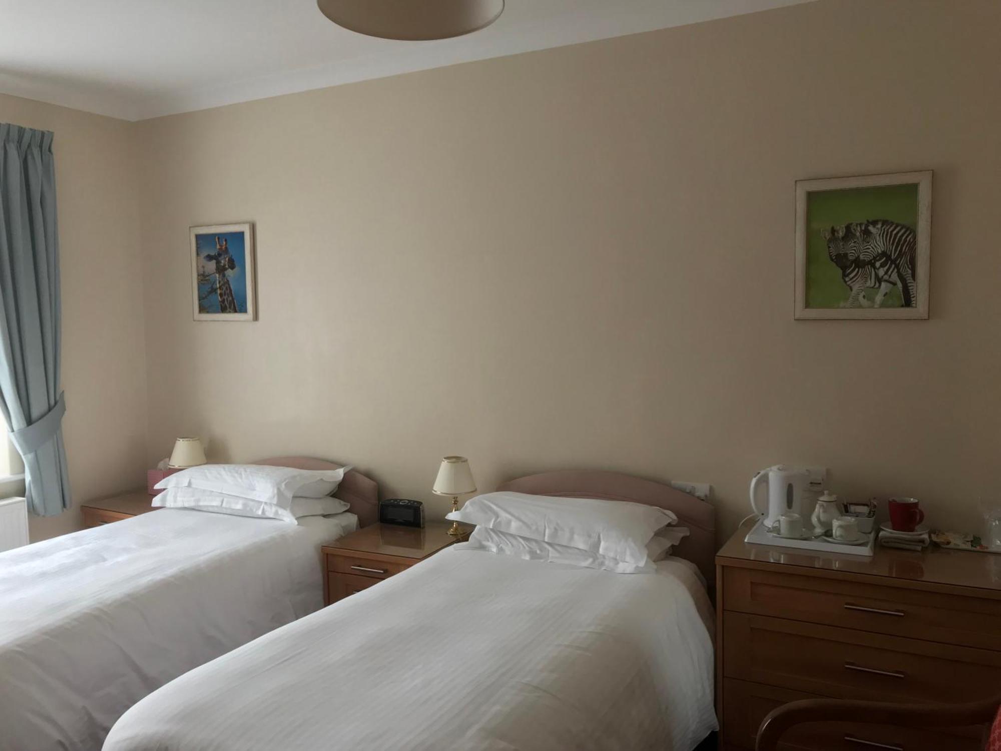 Merton House Worthing Room photo
